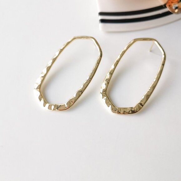 Kendra Scott Zorte Gold Hoop Earrings - Picture 2 of 3